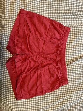 Old Navy Red Elastic-Waist linen blend pull on Shorts